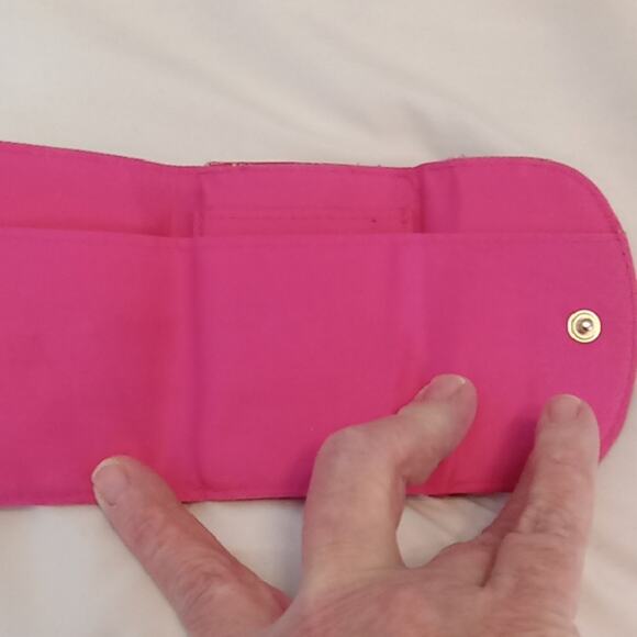 Pink Crocodile Embossed Women's Wallet - Picture 3 of 6